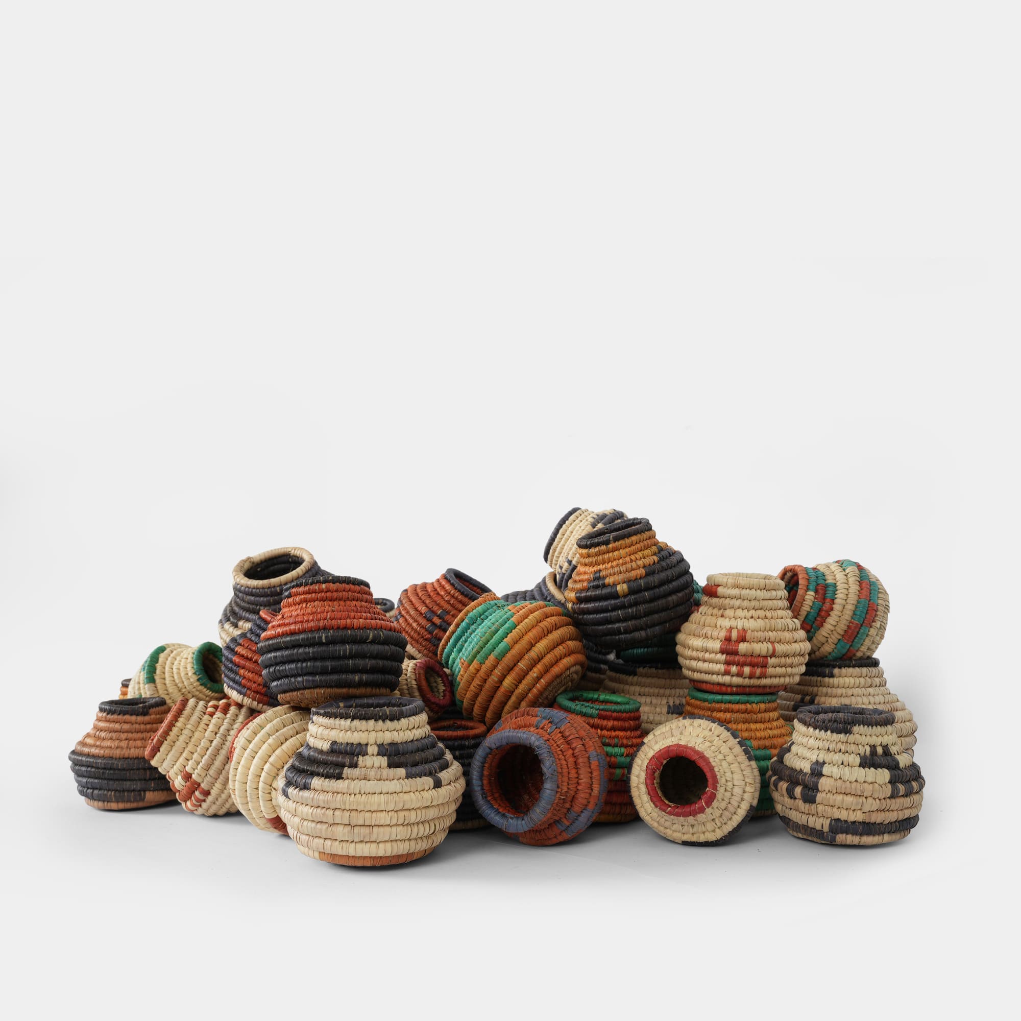 HANDWOVEN COLLECTOR'S GRADE BASKET (NAVU)